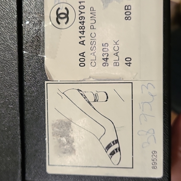 CHANEL black suede pumps with chrome and patent leather details. Size 40 - Picture 15 of 16